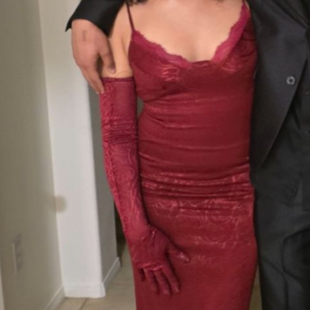 burgundy dress with gloves